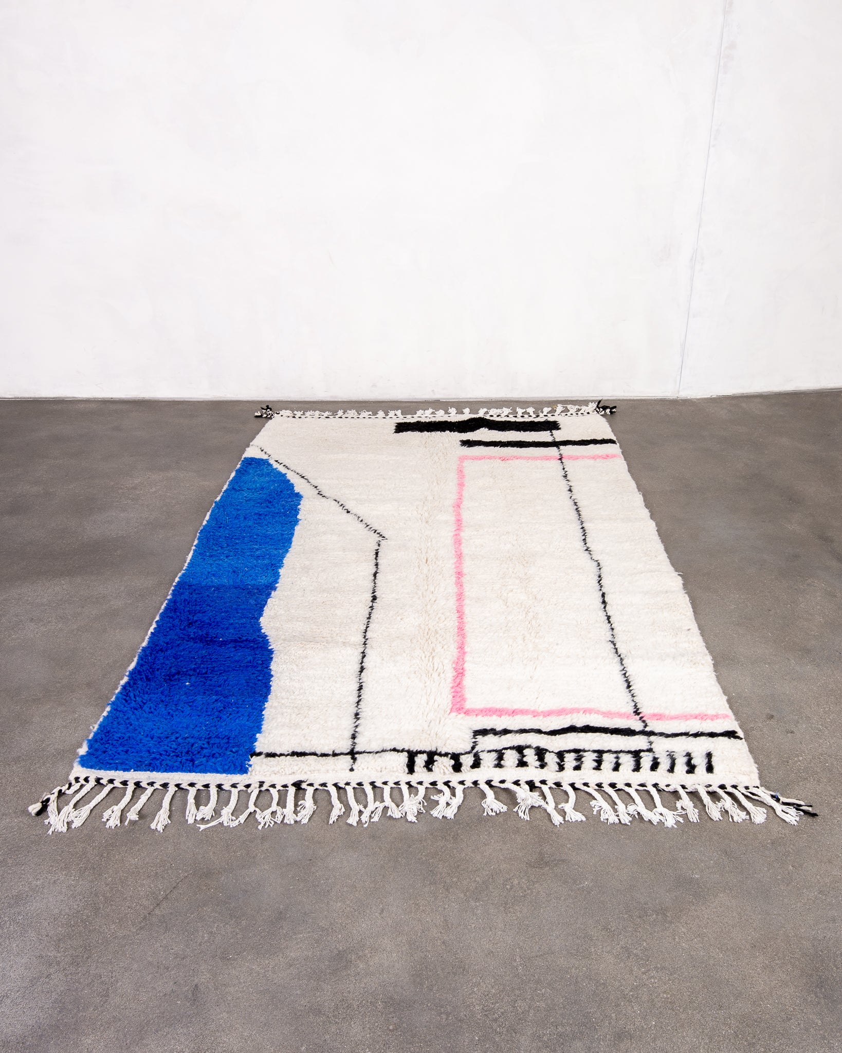 Modern designer handcrafted Berber rug from morocco Beniourain with beautiful colors and patterns